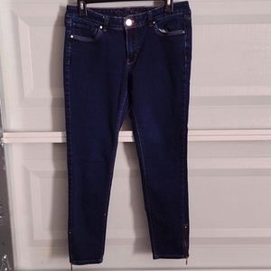 White Black House  Market Jeans 👖